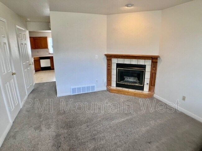 Building Photo - 1891 N Hill Field Rd