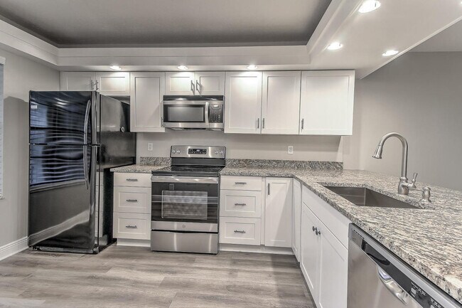 Building Photo - 2201 Sabal Ridge Ct