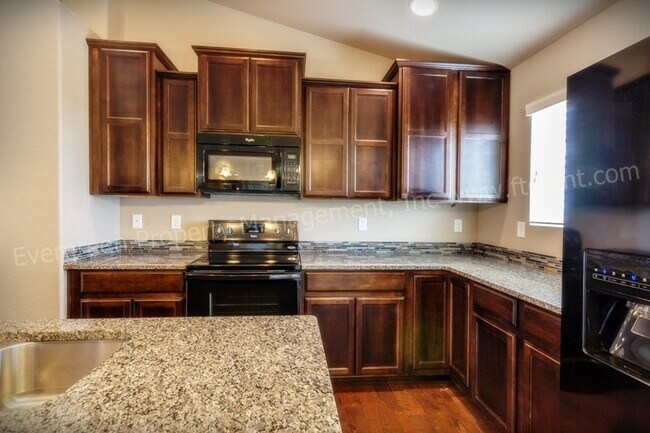 Building Photo - Fantastic 4 Bedroom in North Fort Collins!