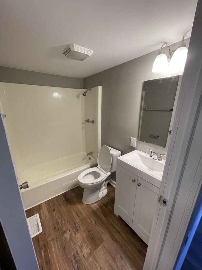 Foto del edificio - 32 Forry St