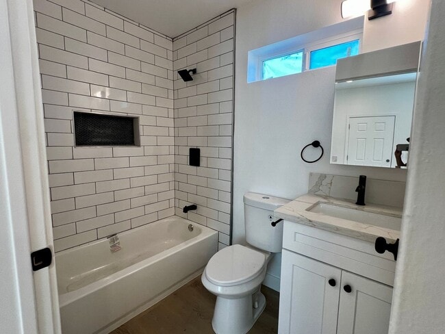 Photo - 1962 Harbor Ave Apartment