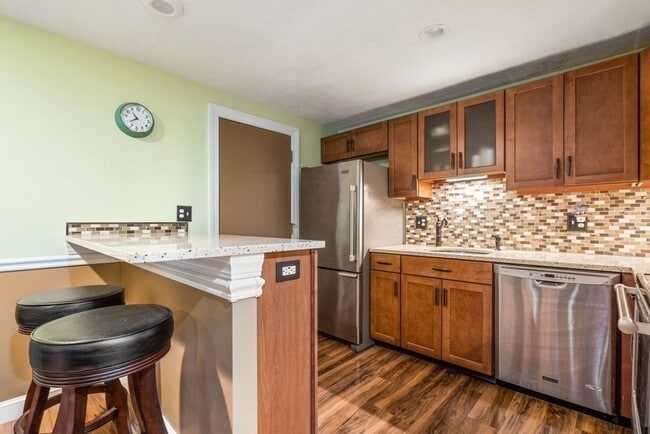 Building Photo - 420 Great Rd