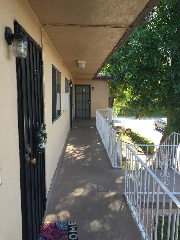 Upstairs walk way - 5921 Cahuenga Blvd