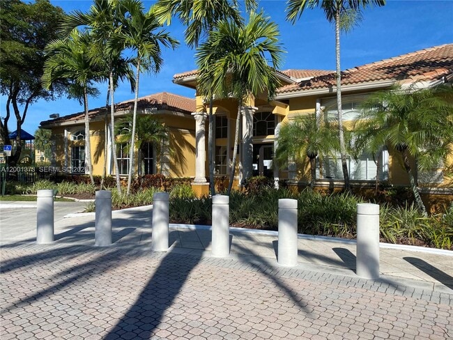 Foto del edificio - 9645 NW 1st Ct