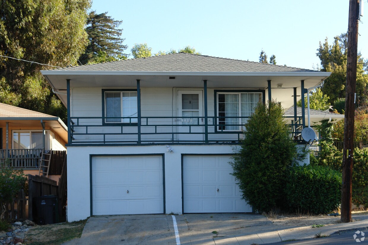 Building Photo - 24590-24592 Leona Dr