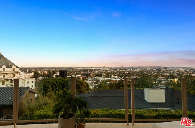 Foto del edificio - 8271 Woodshill Trail