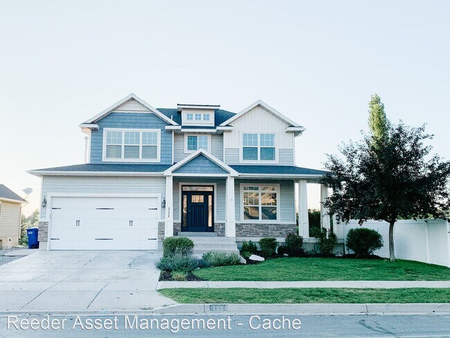 Building Photo - 5 br, 3.5 bath House - 111 East Spring Cre...