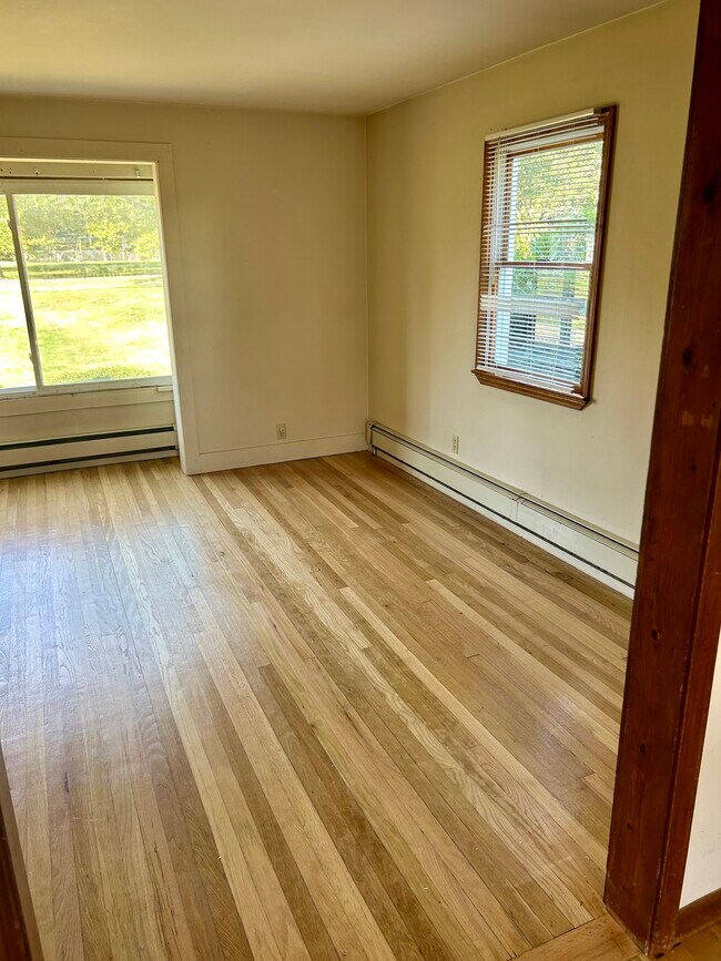 LIV - 926 Old Buddington Rd