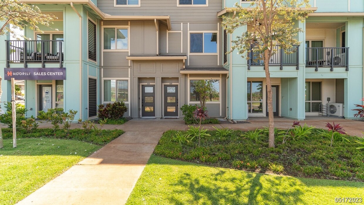 Primary Photo - Rarely Available 3BR/3.5BA/1car garage + 1...