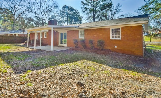 Building Photo - Don't wait to call this one yours!