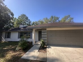 Building Photo - 832 Bahia Cir