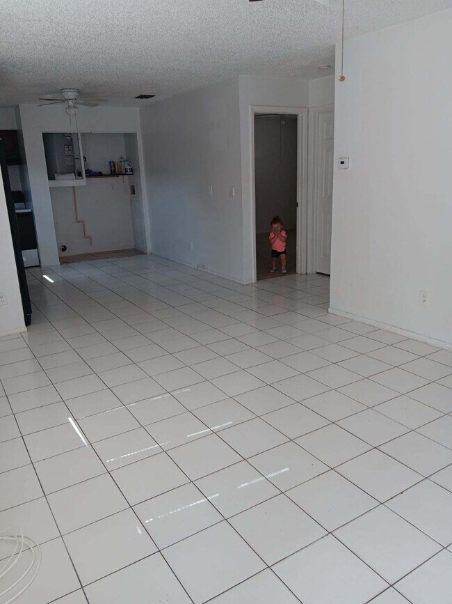 Foto del edificio - 5849 Crestmont St