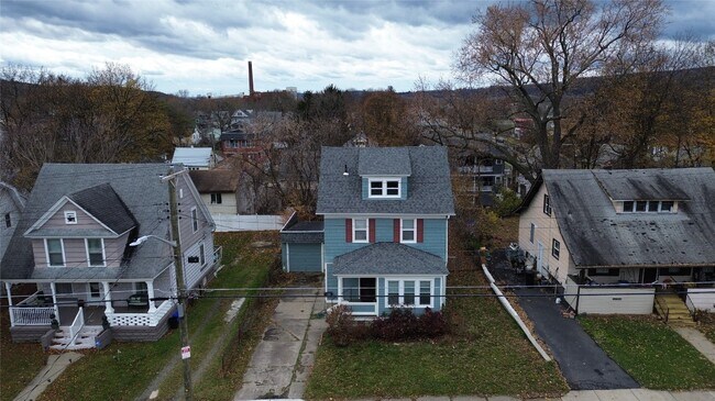 Foto del edificio - 50 Crocker Ave