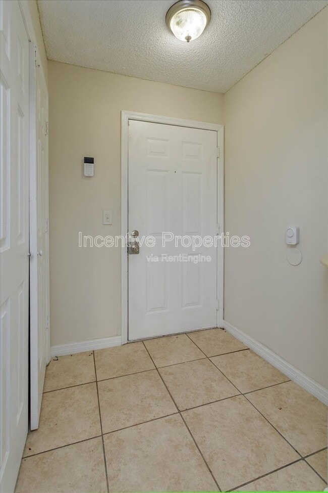 Foto del edificio - 4177 Versailles Dr