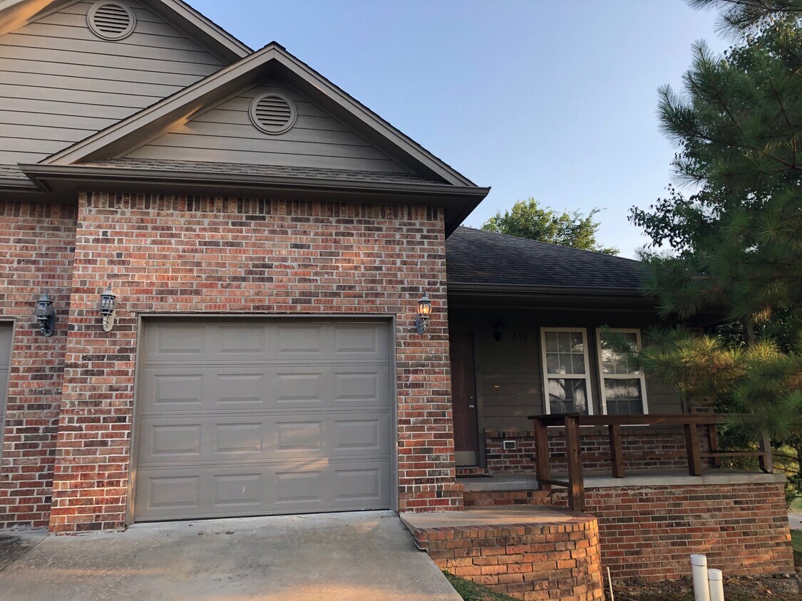 610 Rolling Hills Dr, Tahlequah, OK 74464 Townhome Rentals in