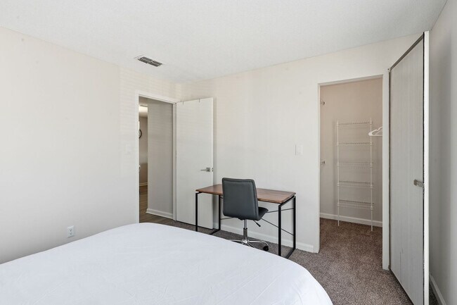 Foto del edificio - 2103 Deercross Dr