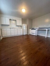 Building Photo - 301 E Memorial Dr