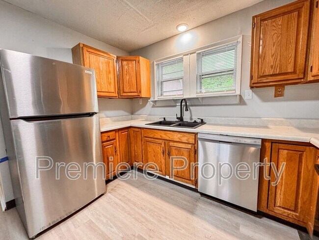 Foto del edificio - 11825 Roberts St