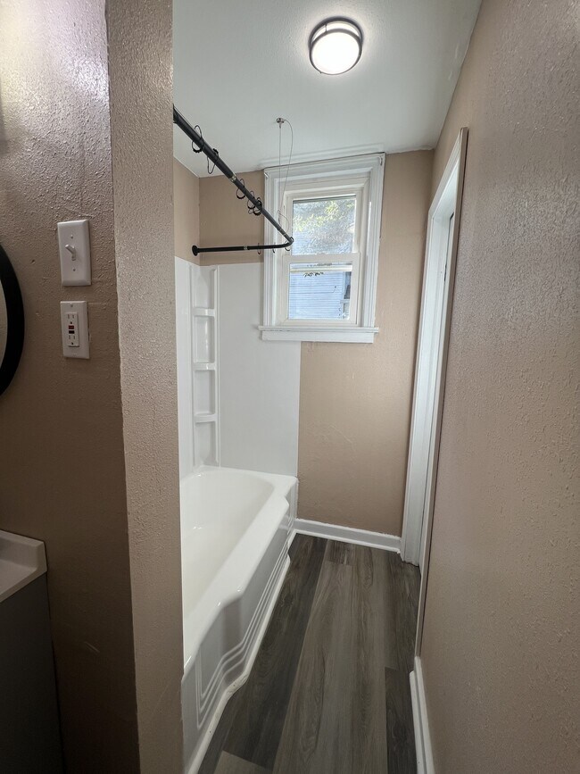 Foto del edificio - 205 S Walters St