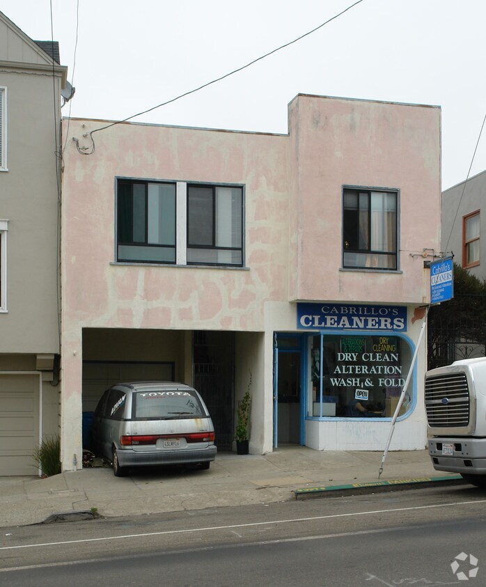 Building Photo - 4410 Cabrillo St