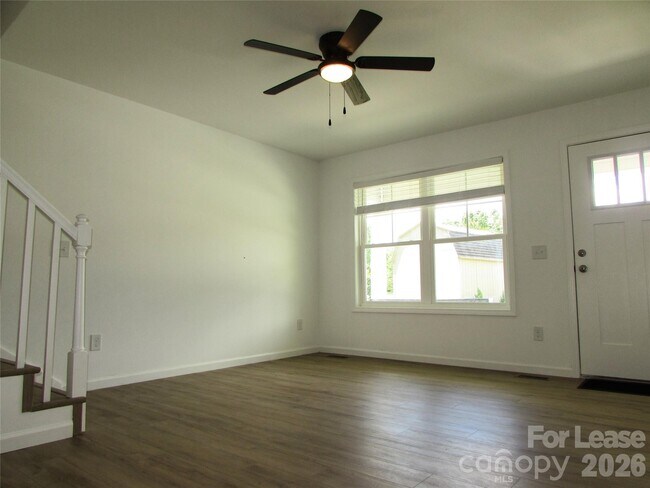 Foto del edificio - 111 Dorchester Ln