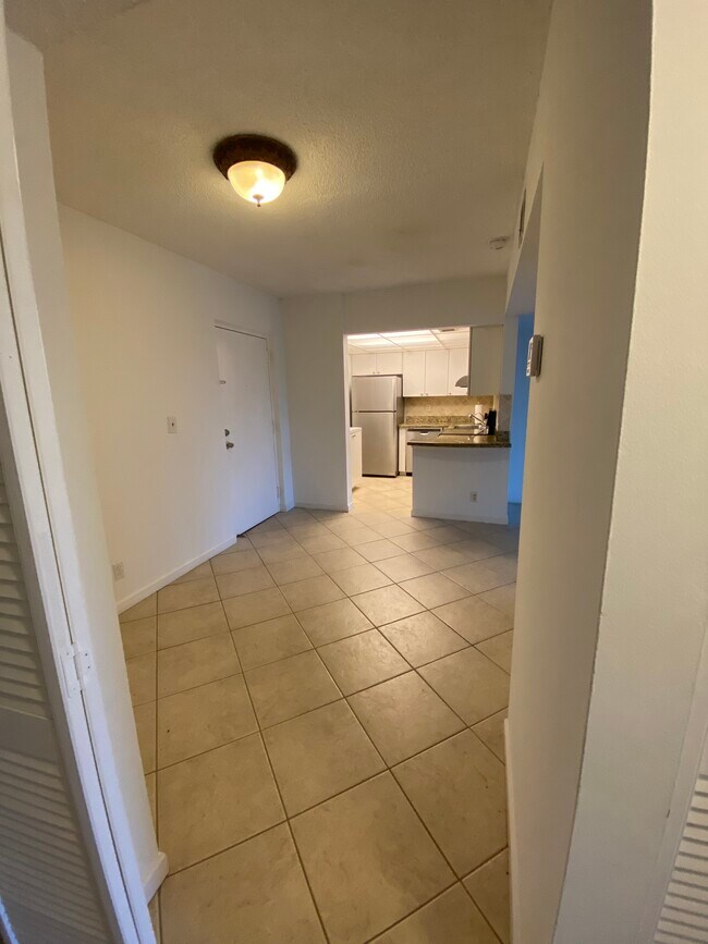 Foto del edificio - 460 NW 20th St