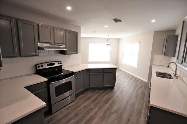 Building Photo - 1109 Del Roy Dr