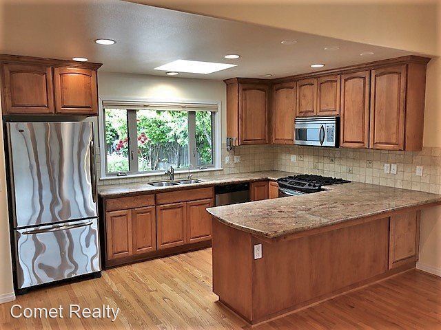 Building Photo - 3 br, 2 bath House - 585 Crown Hill St.