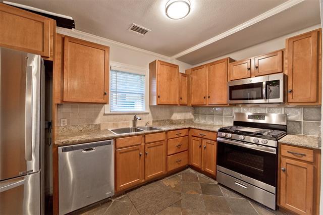 Building Photo - 6205 Llano Ave