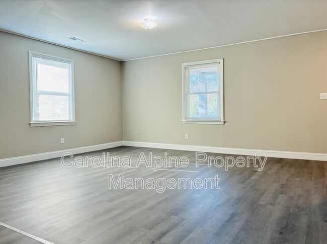 Building Photo - 613 Legrand St