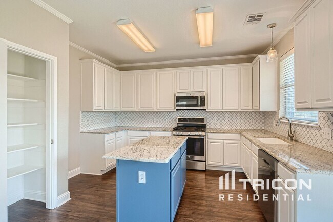 Building Photo - 101 Redbud Dr