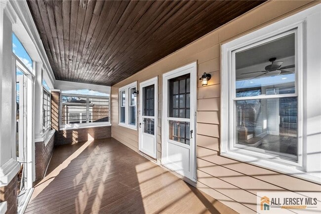 Building Photo - 76 Andrew St