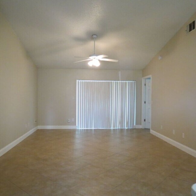 Building Photo - 1047 Abell Cir