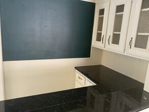 Building Photo - 5 Bendwood Dr