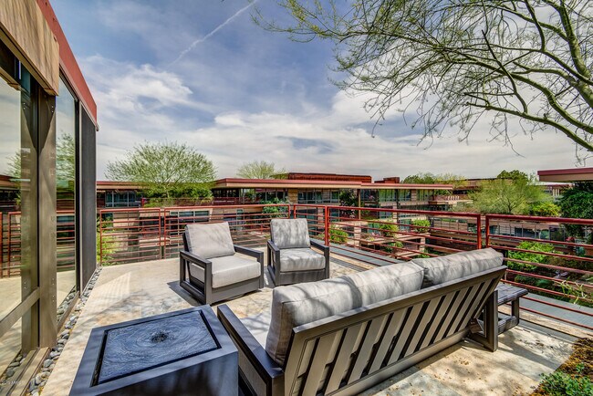 Building Photo - 7141 E Rancho Vista Dr