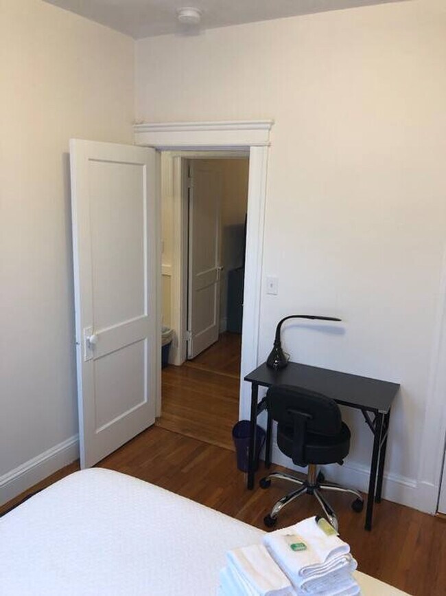 Building Photo - 109 Strathmore Rd