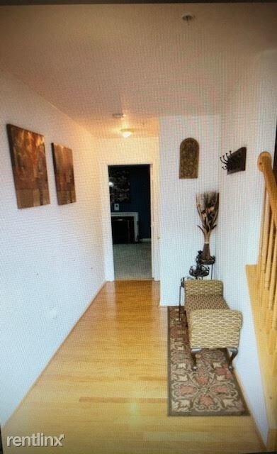 Building Photo - 3 br, 4 bath Townhome - 8805 Hardesty Dr