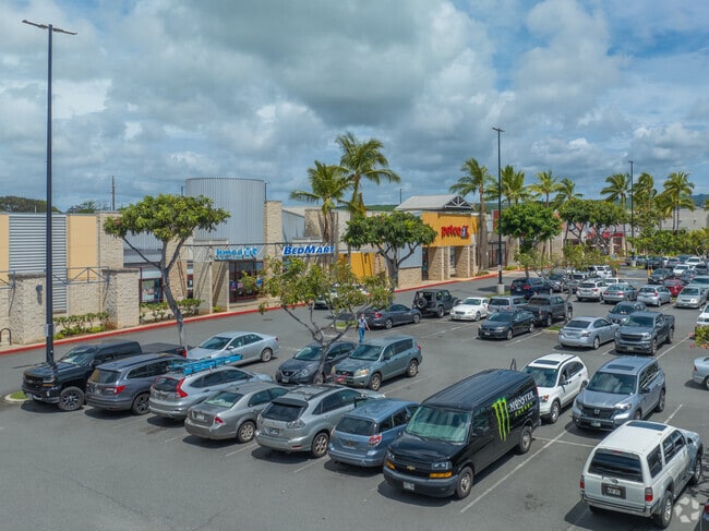 There are many places to shop in Pearl City.