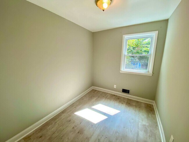 Foto del edificio - Bi-Level Apartment - Rosemont!