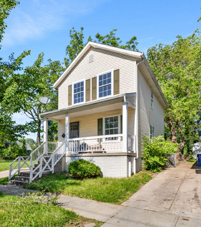 Photo - 687 E 126th St House