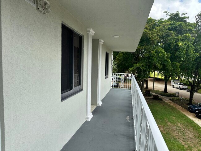 Foto del edificio - 2761 Village Blvd