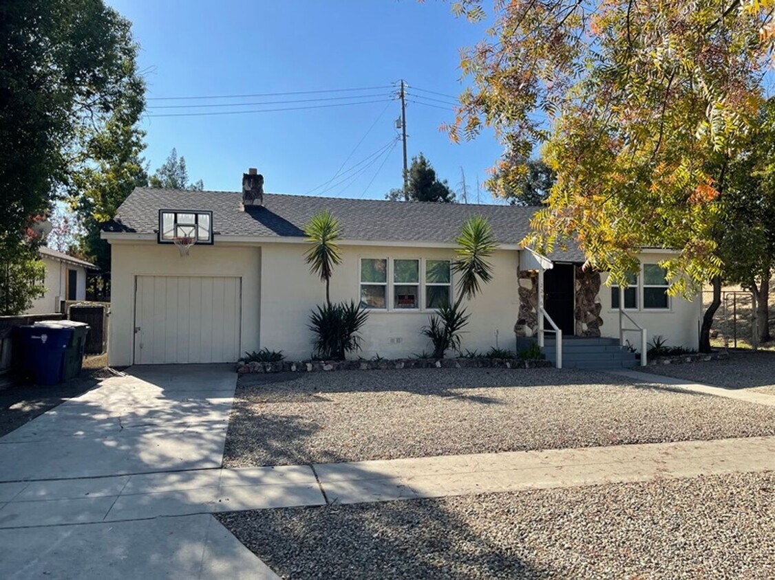 2236 House Rental in Fresno, CA