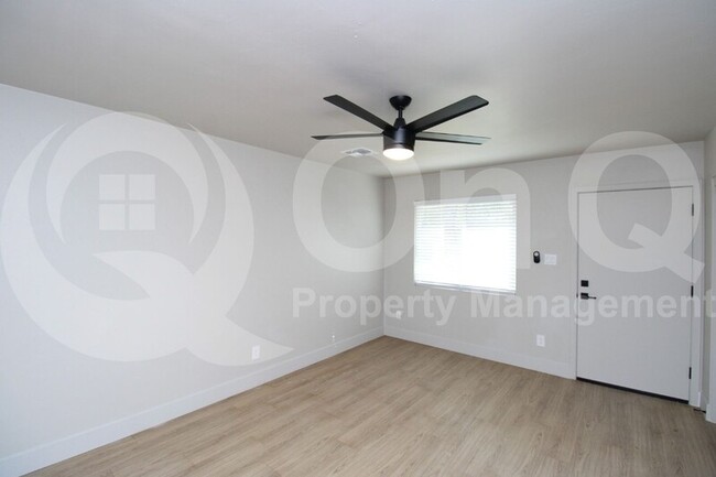 Foto del edificio - 2309 N Dayton St