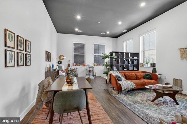 Building Photo - 525 N 41st St