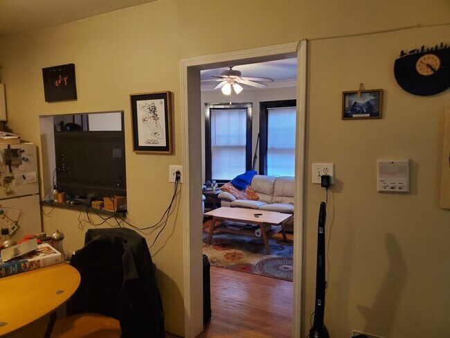 Foto del edificio - 2131 W Giddings St