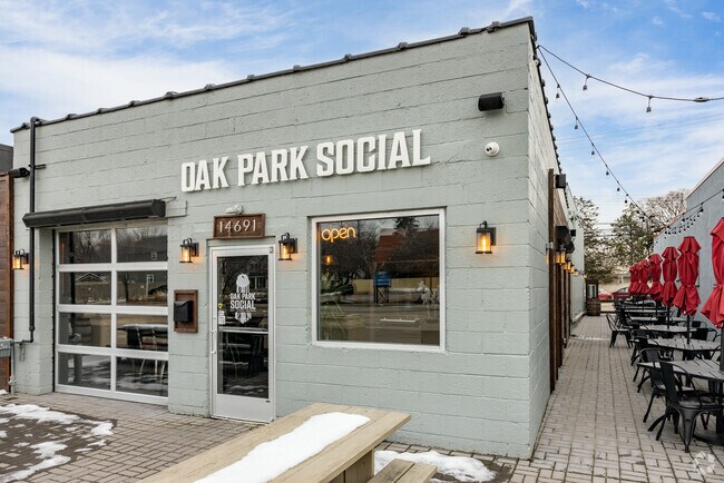 Oak Park Social is a bar and restaurant serving up New American fare.