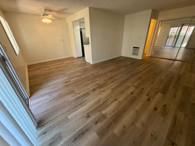 Plano de planta D: sala de estar, comedor - Sun Harbour Apartments