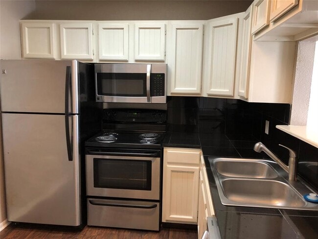 Building Photo - 1624 Aquarena Springs Dr