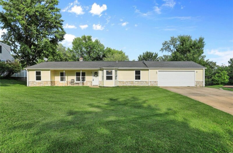 Primary Photo - 27 W Meadow Ln
