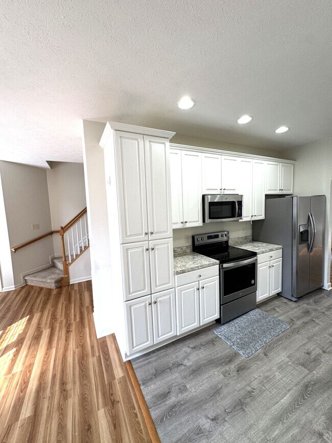 Foto del edificio - Taylor Spring Townhouse With Garage and Basement